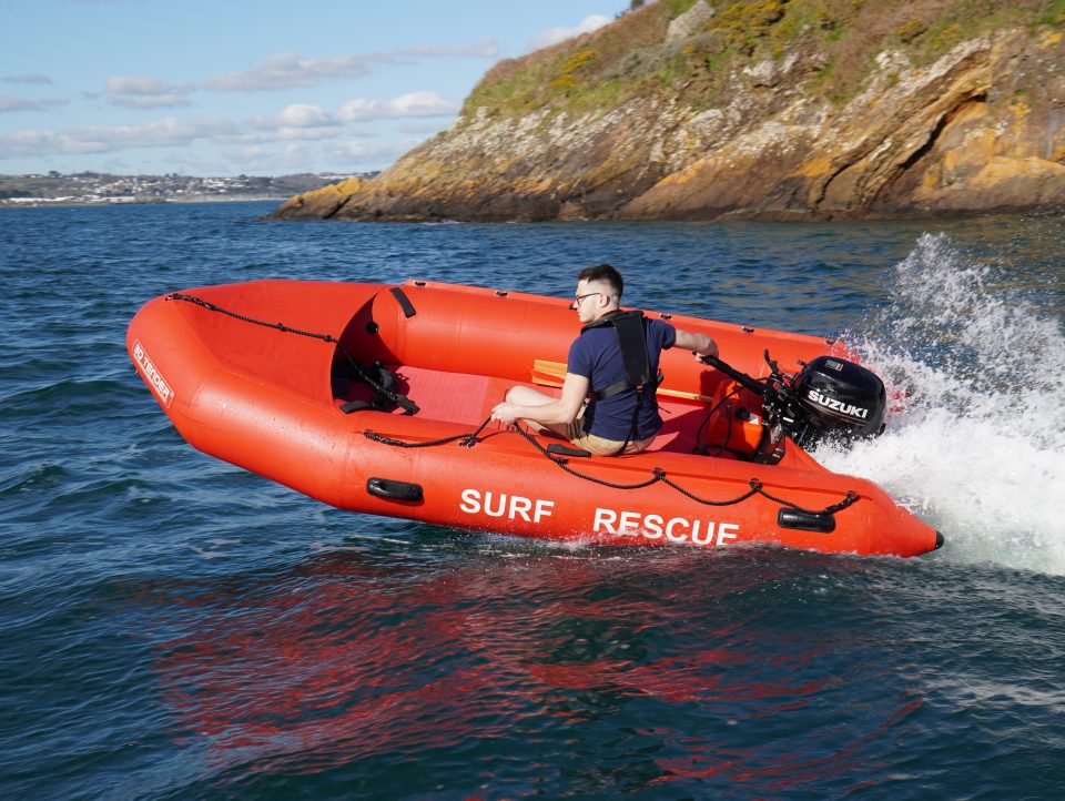 21 BATEAUX DEMONTABLES 25 SURF RESCUE  26 SURF RESCUE 400 166 SURFRECUE380 05.JPG