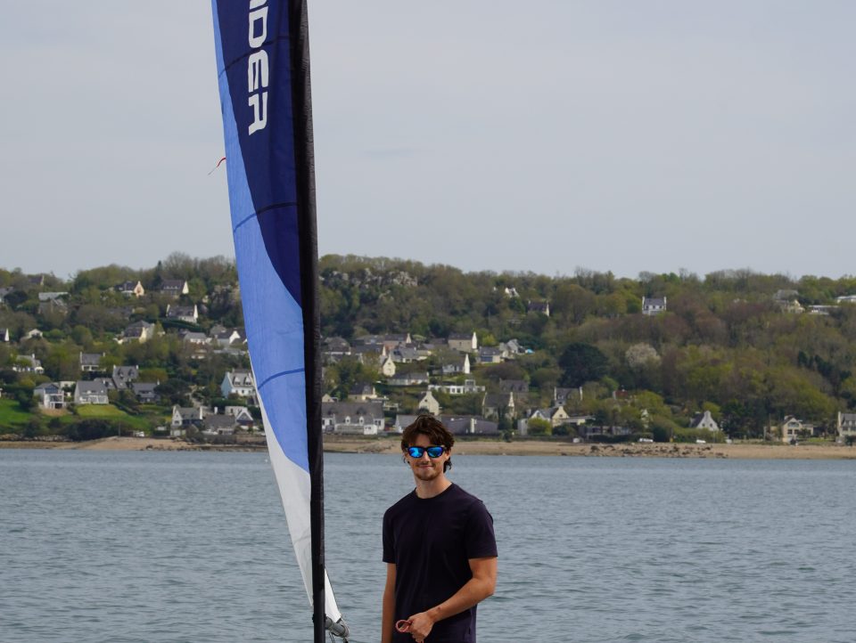 27 ANNEXES SEMI-RIGIDES ALUMINIUM 105 REEF CARBON 113 voile 1250 dsc05273.jpg