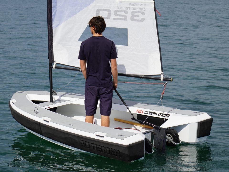27 ANNEXES SEMI-RIGIDES ALUMINIUM 105 REEF CARBON 113 voile 1253 dsc05303.jpg