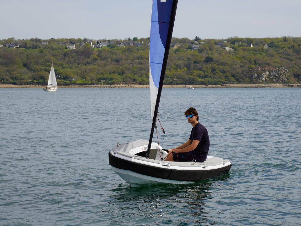 27 ANNEXES SEMI-RIGIDES ALUMINIUM 105 REEF CARBON 113 voile 1258 dsc05278.jpg