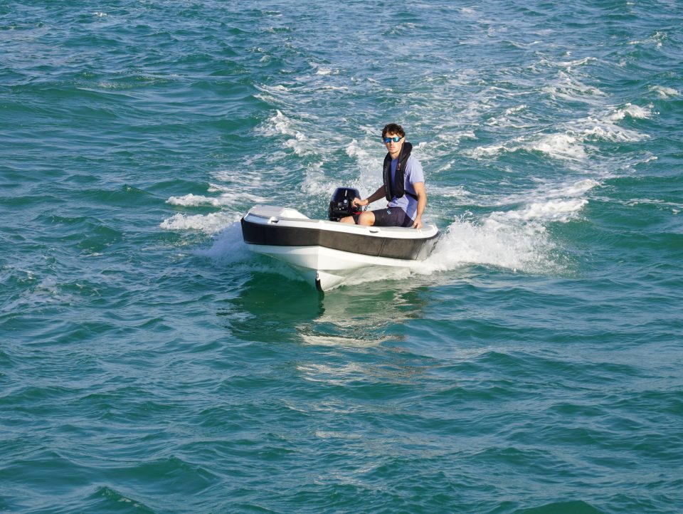 27 ANNEXES SEMI-RIGIDES ALUMINIUM 105 REEF CARBON 1186 dsc04943.jpg