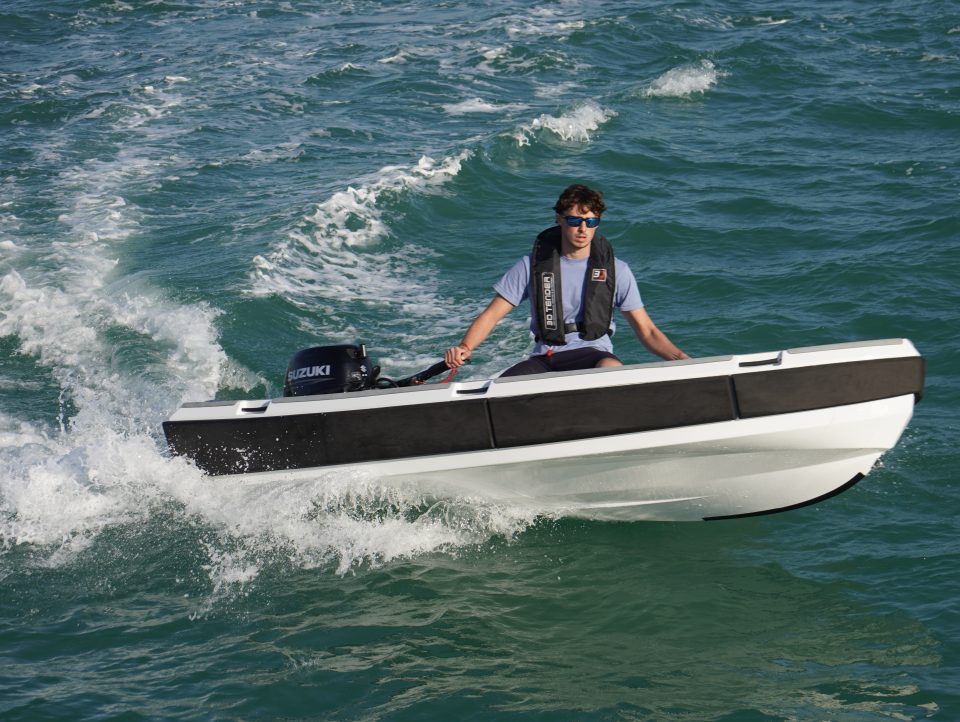 27 ANNEXES SEMI-RIGIDES ALUMINIUM 105 REEF CARBON 1187 dsc04946.jpg