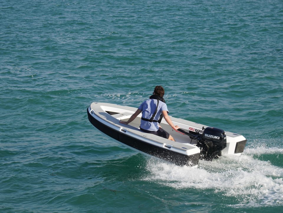 27 ANNEXES SEMI-RIGIDES ALUMINIUM 105 REEF CARBON 1190 dsc04901.jpg