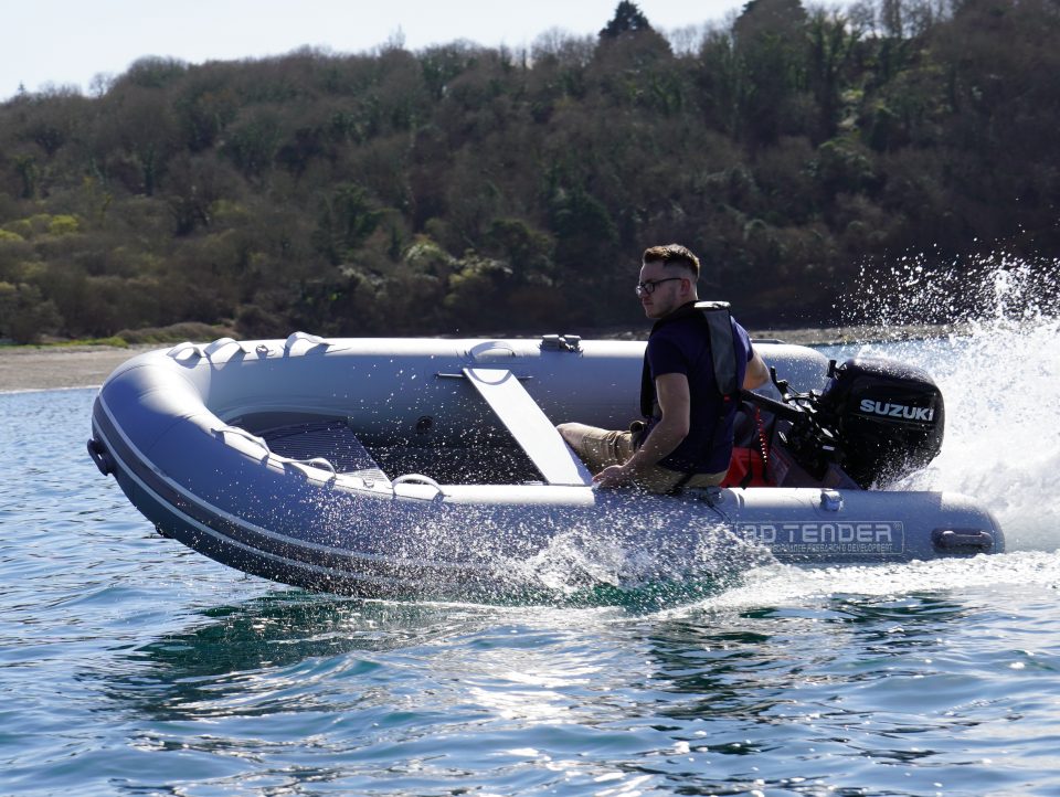 27 ANNEXES SEMI-RIGIDES ALUMINIUM 32 ULTRALIGHT RIB ALU 33 UL 330 202 UL330 04.JPG