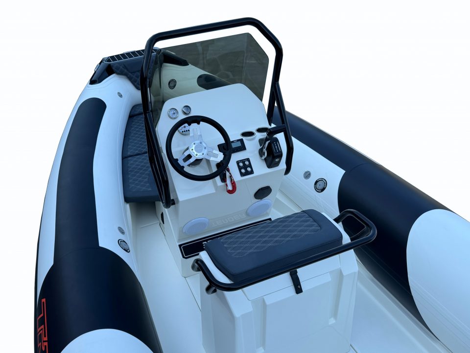 4 SEMI-RIGIDE 103 TR6 1106 tr-6-detail-02.jpg