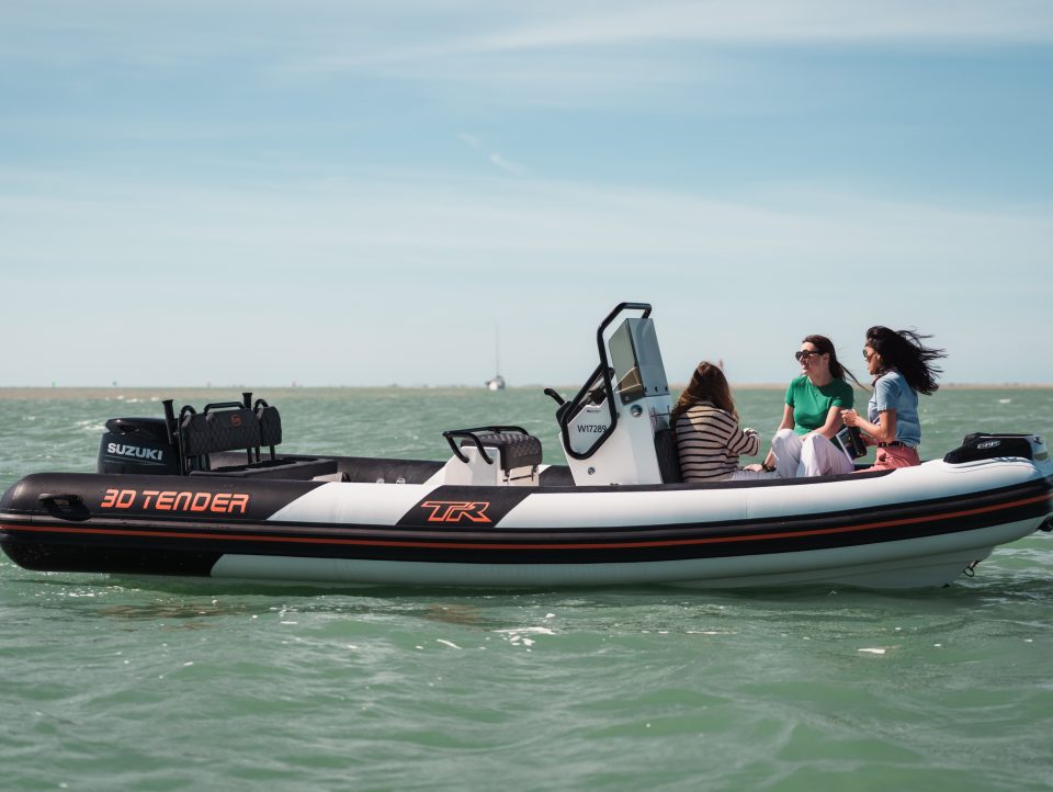 4 SEMI-RIGIDE 103 TR6 1314 tr6-essai-en-mer-27.jpg