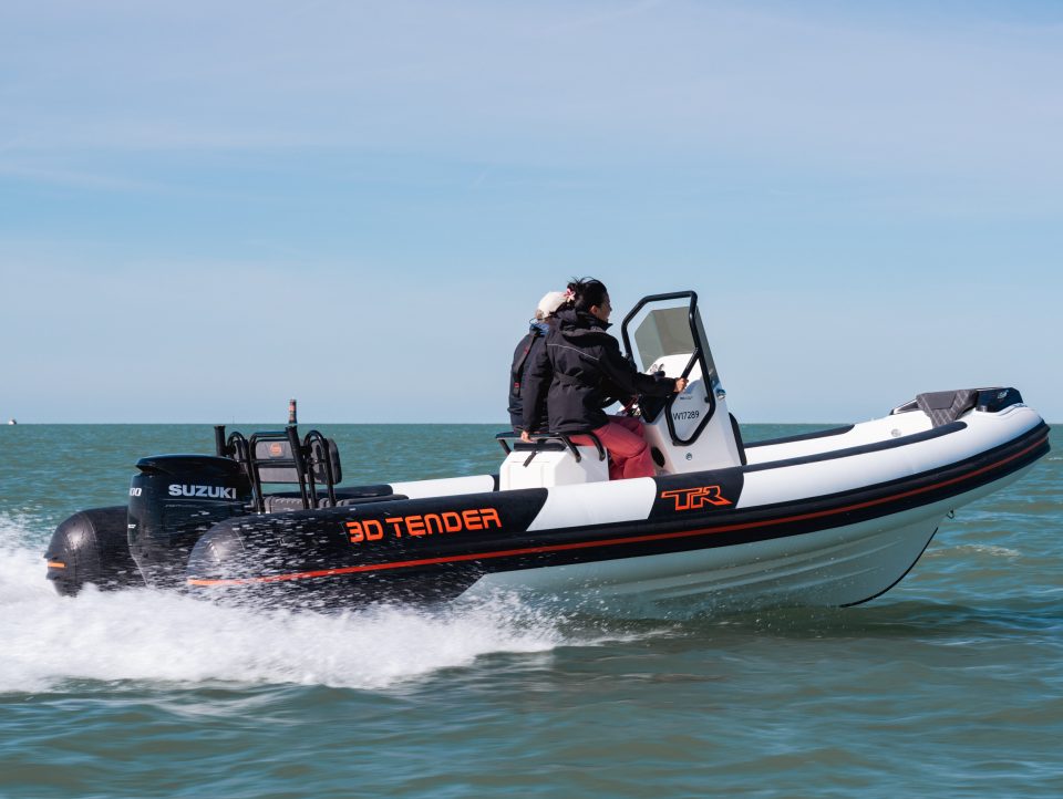 4 SEMI-RIGIDE 103 TR6 1316 tr6-essai-en-mer-84.jpg