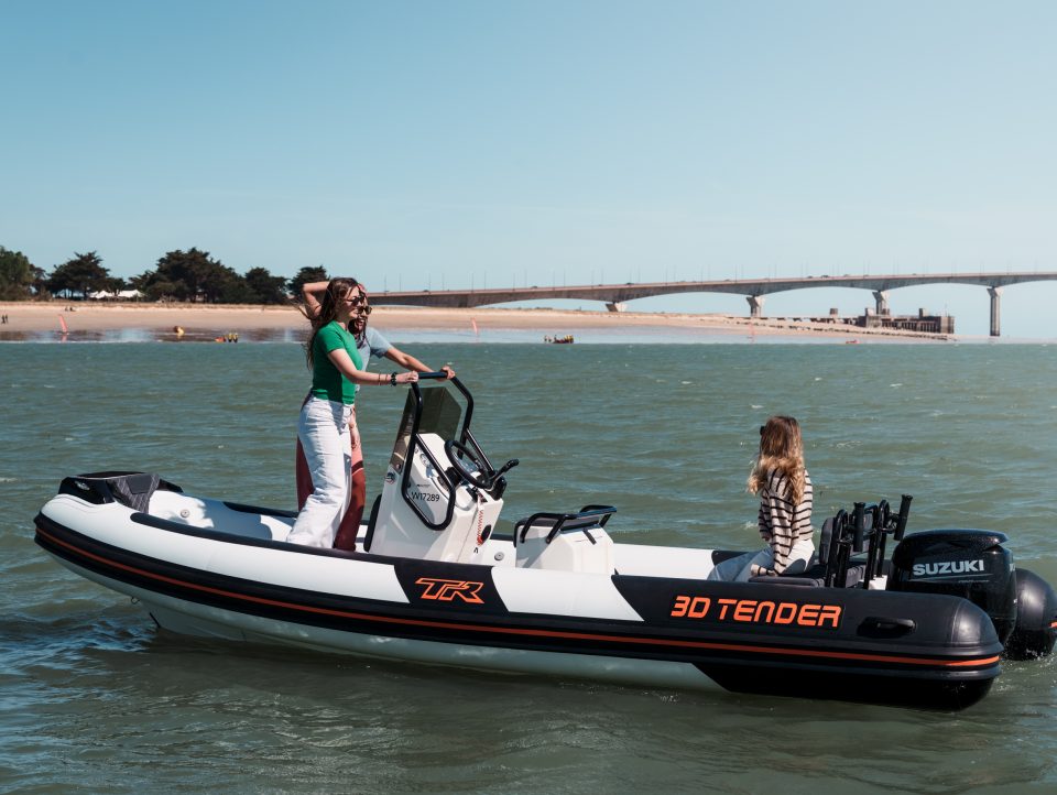 4 SEMI-RIGIDE 103 TR6 1317 tr6-essai-en-mer-41.jpg